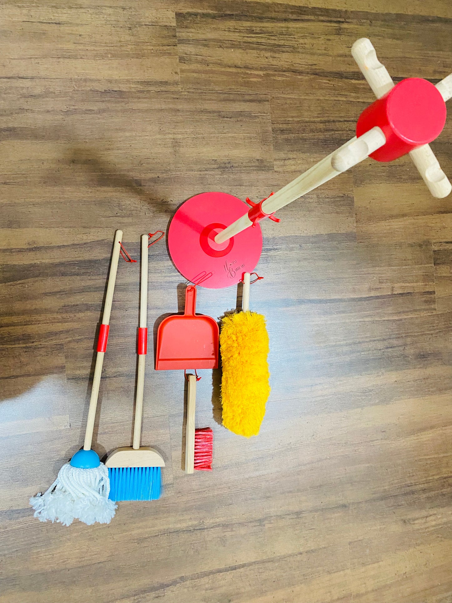 WOODEN CLEANING SET WITH CLEANING TOOLS HOLDER